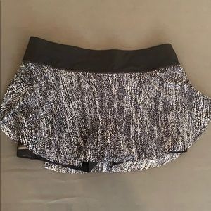 Lululemon quick pace skirt -size 8